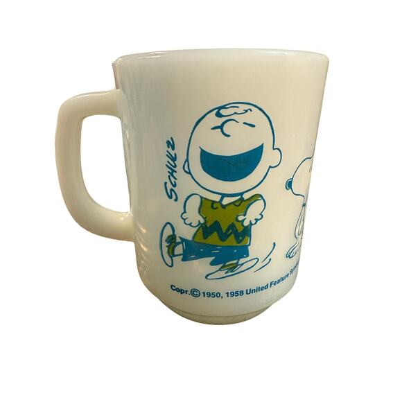 VINTAGE Fire King Peanuts Mug Milk Glass Charlie Brown Snoopy FireKing - Picture 1 of 7